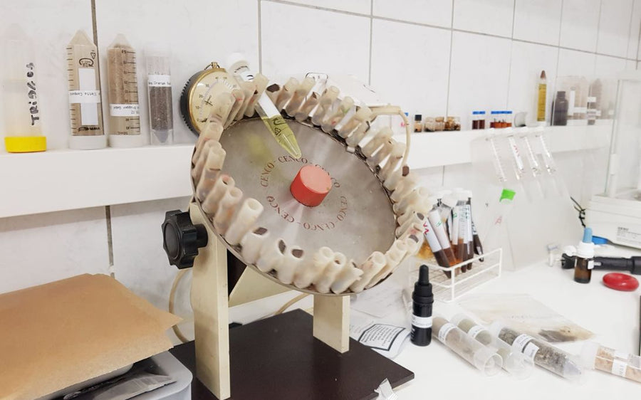 Apparecchiature di analisi nel laboratorio Formula Swiss
